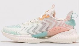 特步新球鞋爆料视频播放,炫酷设计，性能升级，一睹为快！