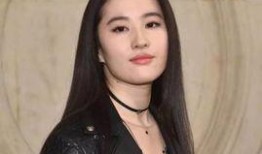 娱乐吃瓜刘亦菲,娱乐圈的瓜田，她如何成为焦点女神？