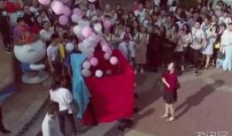 偶遇吃瓜求婚完整版免费观看,浪漫瞬间免费大放送